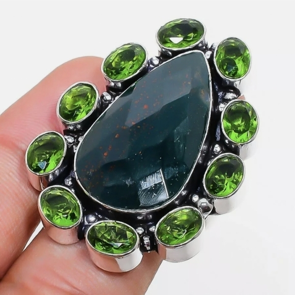 New Oversized Faceted Bloodstone and Peridot 925 Silver Ring. - Picture 4 of 16